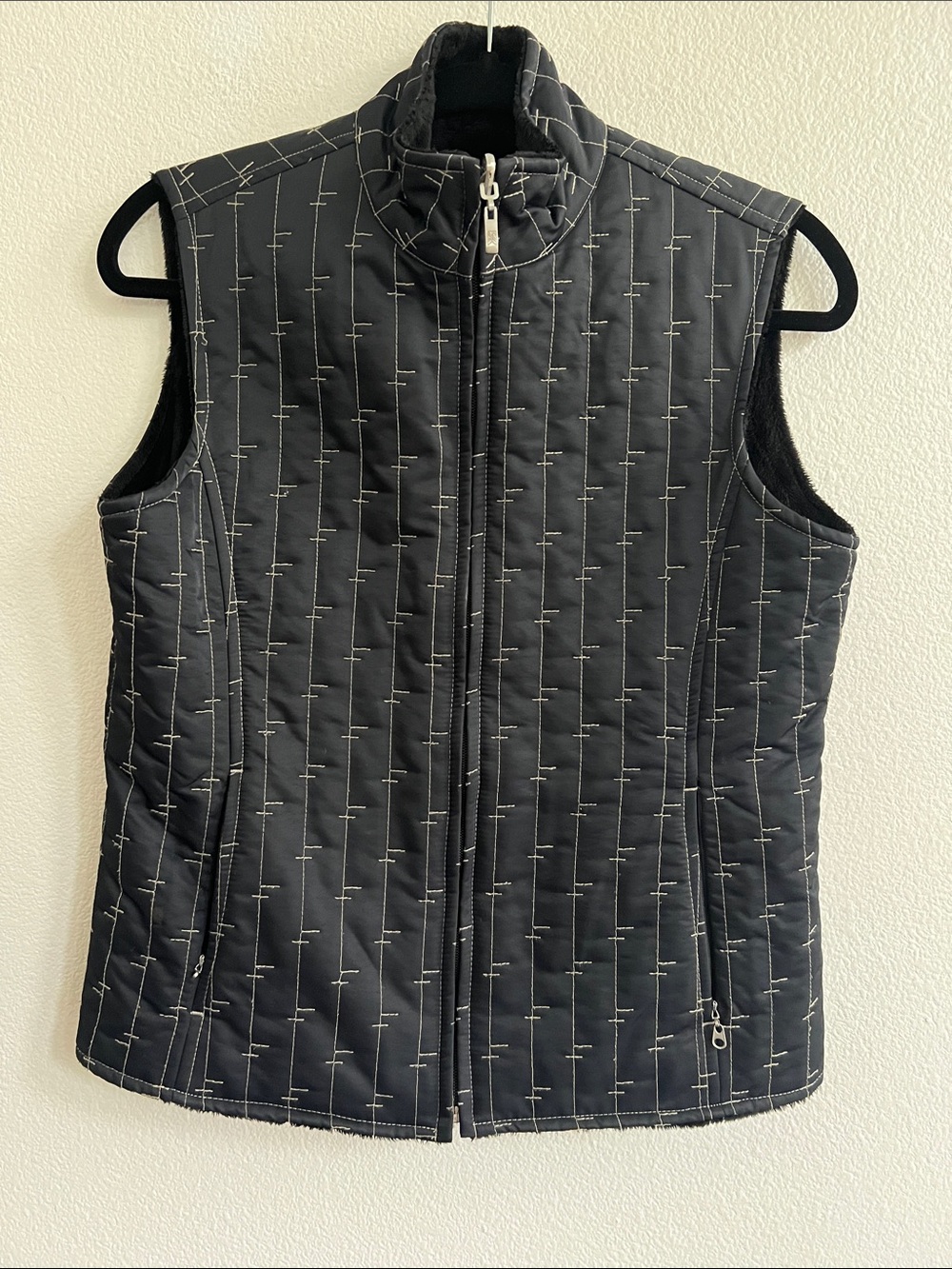 CUTTER & BUCK Reversable Quilted/Teddy Faux Fur Full Zip Vest Black/Stripped S